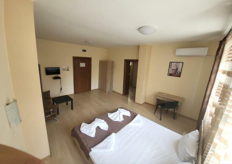 Twain Apart&rooms