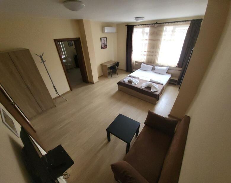 Twain Apart&rooms