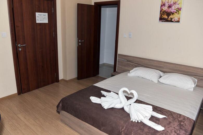Twain Apart&rooms