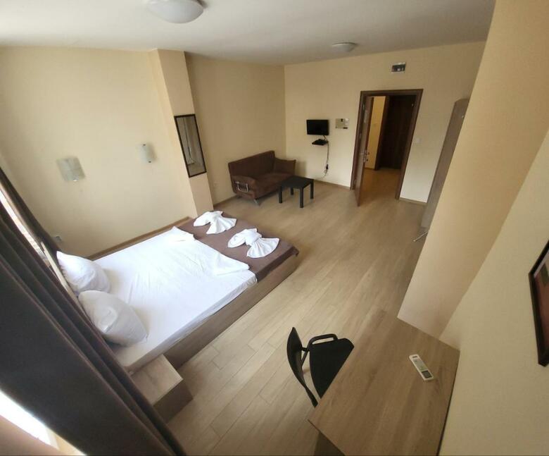 Twain Apart&rooms