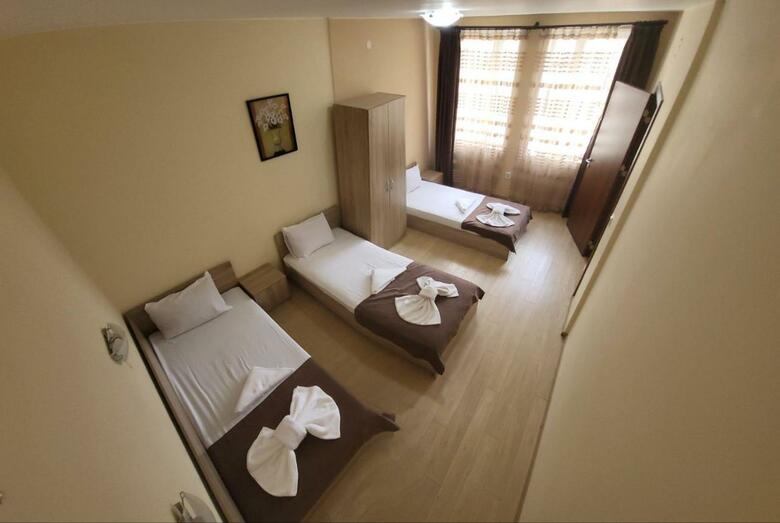 Twain Apart&rooms