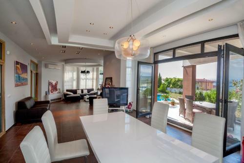 Villa Luxury House On Buzhaka