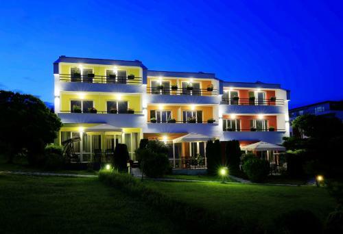 Hotel Rainbow Houses