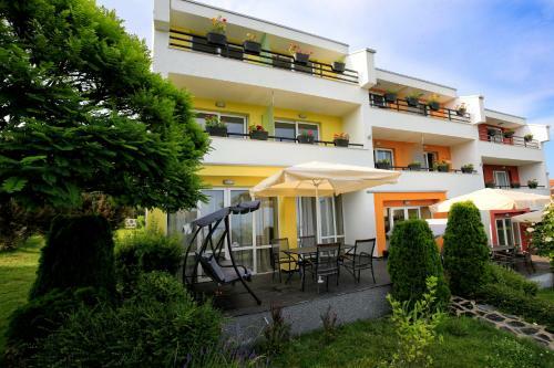 Hotel Rainbow Houses