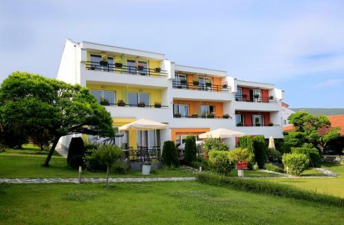 Hotel Rainbow Houses