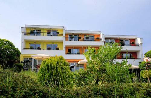 Hotel Rainbow Houses