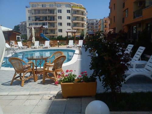 Megas Apartments
