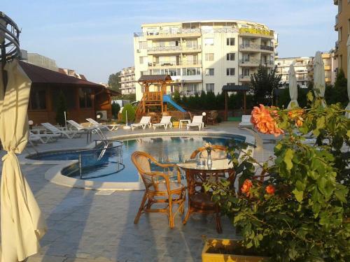 Megas Apartments