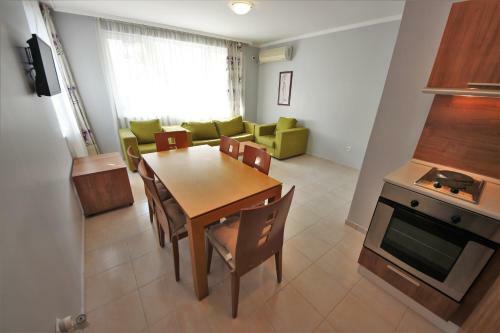 Menada Azzuro Apartments
