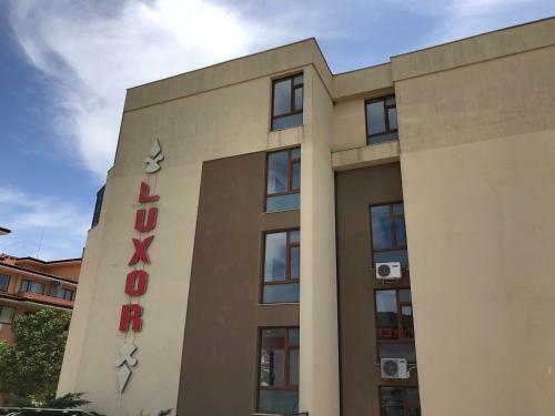 Vp Luxor Studio