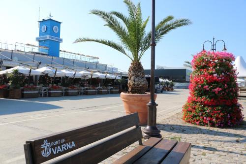 Sea Port Celebrity Apartment - Lets4holiday