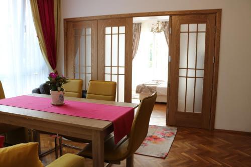 Sea Port Celebrity Apartment - Lets4holiday