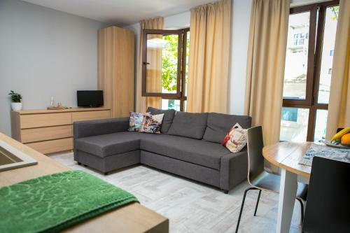 Jack House Apartments