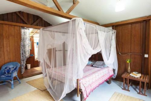 Lodge Blue Indigo Yoga Retreat