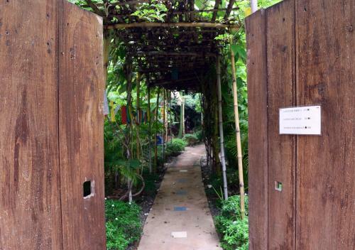 Lodge Blue Indigo Yoga Retreat