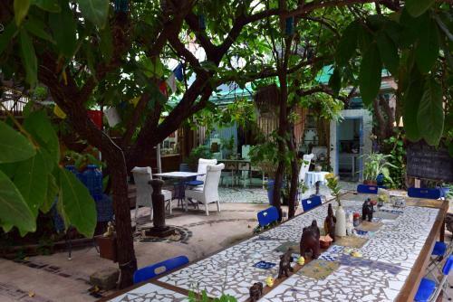 Lodge Blue Indigo Yoga Retreat