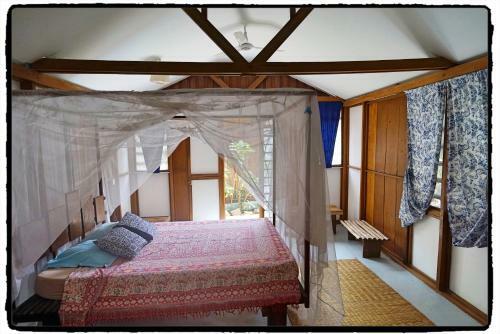 Lodge Blue Indigo Yoga Retreat