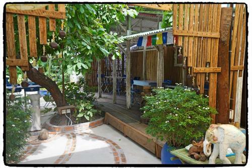 Lodge Blue Indigo Yoga Retreat