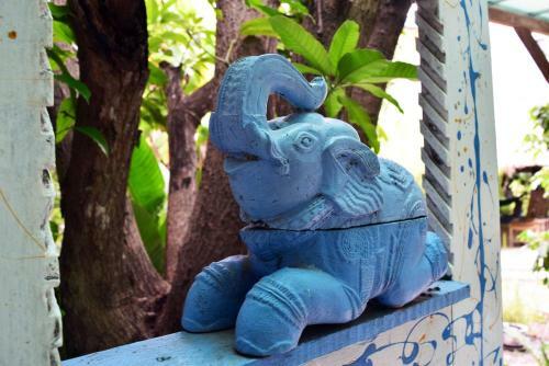Lodge Blue Indigo Yoga Retreat