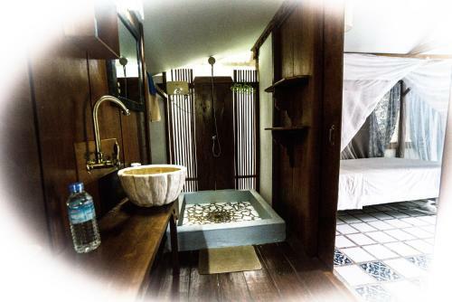 Lodge Blue Indigo Yoga Retreat