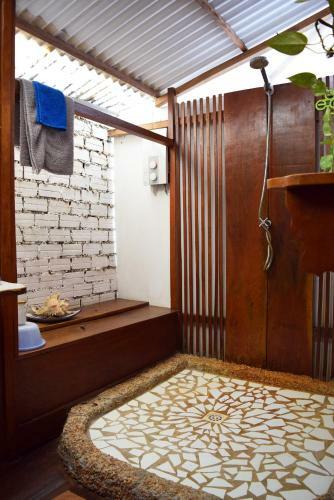Lodge Blue Indigo Yoga Retreat