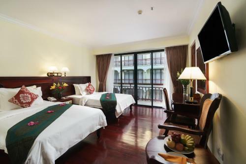 Smiling Deluxe Hotel