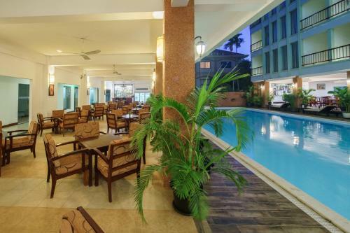 Smiling Deluxe Hotel