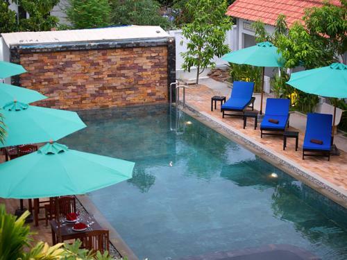Lilly Holiday Hotel