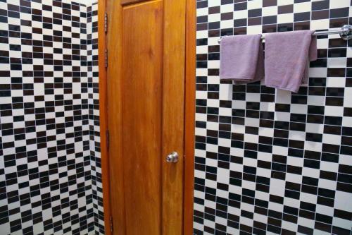 Bed & Breakfast Ratana Villa