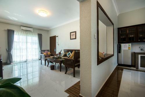 T-easy Crystal Hotel