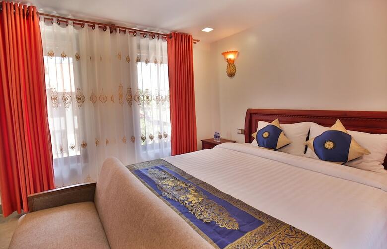 Angkor Diamond Pool Villa