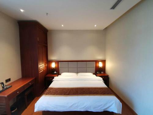 Beijing Gongmei Blue Peacock Business Hotel