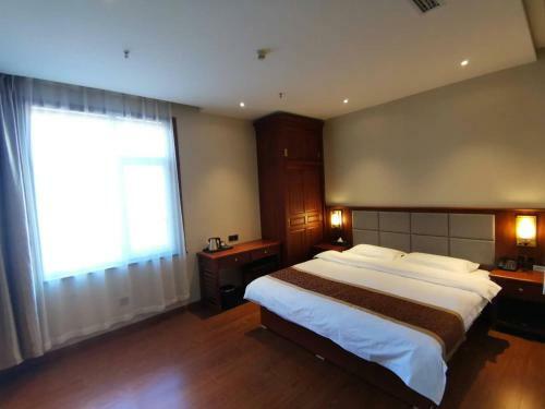 Beijing Gongmei Blue Peacock Business Hotel
