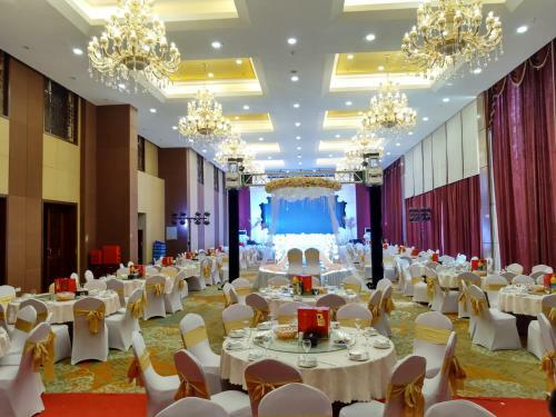 Beijing Gongmei Blue Peacock Business Hotel