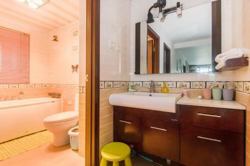 Joy City Deluxe Two-bedroom Apartment