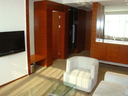 Tianjin Binhai Saint Light Hotel