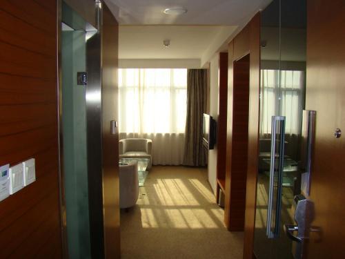 Tianjin Binhai Saint Light Hotel