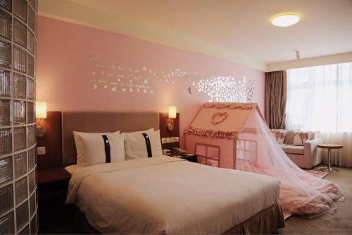 Tianjin Binhai Saint Light Hotel