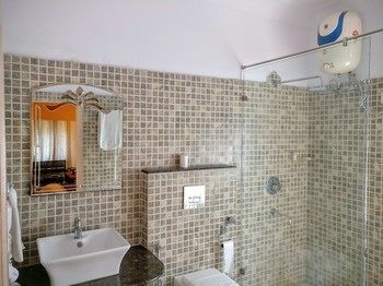 Hotel Suryaa Villa