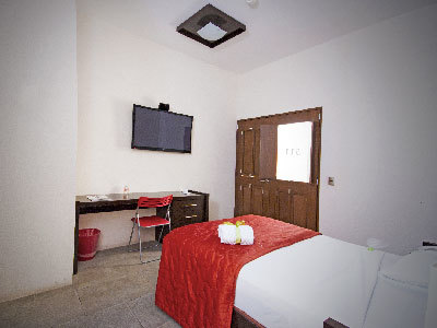 Monteleon Hotel And Suites