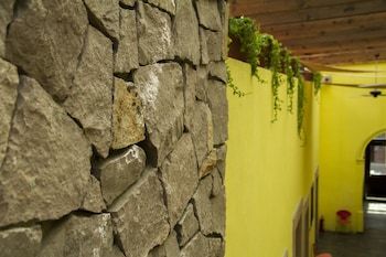 Monteleon Hotel And Suites