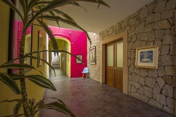 Monteleon Hotel And Suites