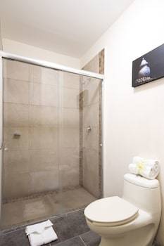Monteleon Hotel And Suites