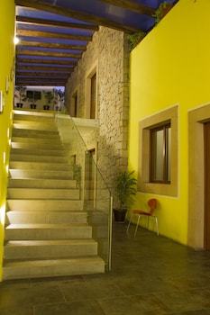 Monteleon Hotel And Suites