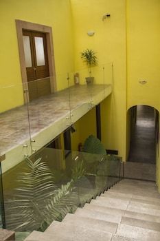 Monteleon Hotel And Suites