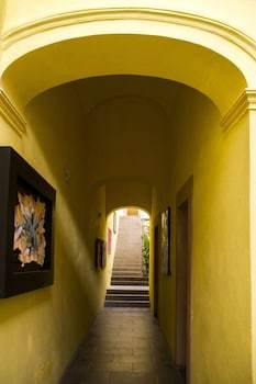 Monteleon Hotel And Suites