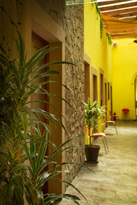Monteleon Hotel And Suites