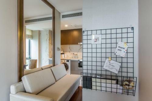 Hostal Timeless Series 2/ Guesthouse With Curved Panoramic Floor-to-ceiling Window