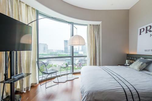 Hostal Timeless Series 2/ Guesthouse With Curved Panoramic Floor-to-ceiling Window