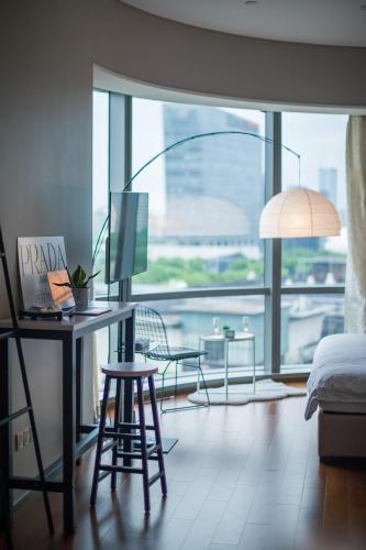 Hostal Timeless Series 2/ Guesthouse With Curved Panoramic Floor-to-ceiling Window